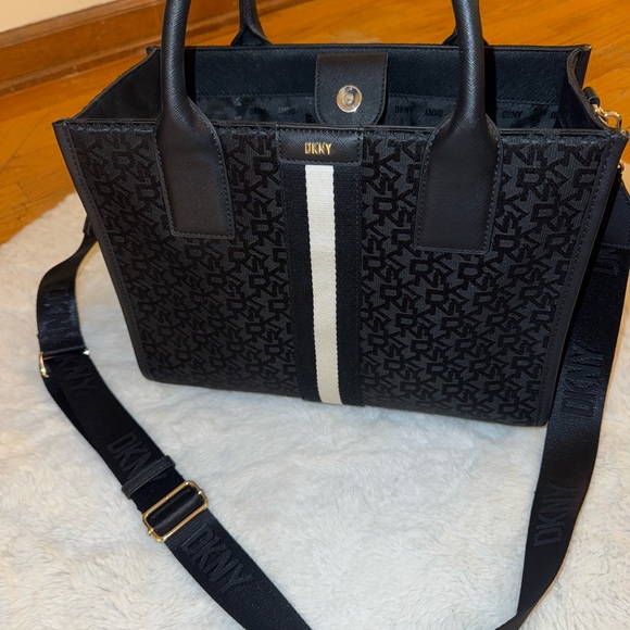 DKNY black tote bag - Picture 2 of 4
